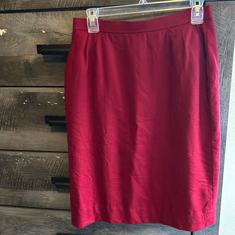 100 wool skirt. Has pockets